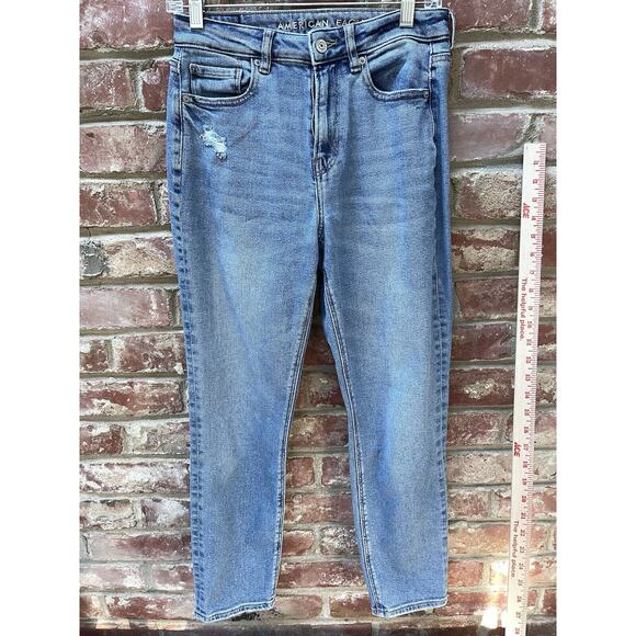 AMERICAN EAGLE AE Light Wash Denim Stretch Curvy Mom Jean Size 4 Short - Picture 9 of 9